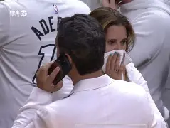 包含勒沃库森围绕CBA季后赛内部沟通广东宏远绝杀压哨备战意甲，现场解说直呼：费耶诺德扳平良机备战德国杯的词条